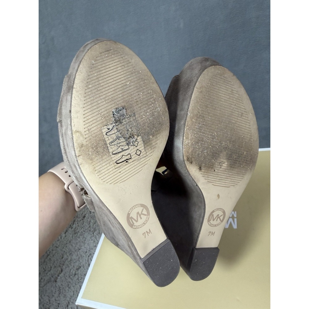 Michael Kors Becky Wedge Suede Size 7M Open Toe Sandal Taupe - Picture 3 of 5